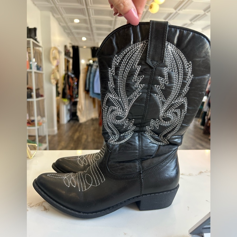 Coconuts black and white cowgirl boots size 6